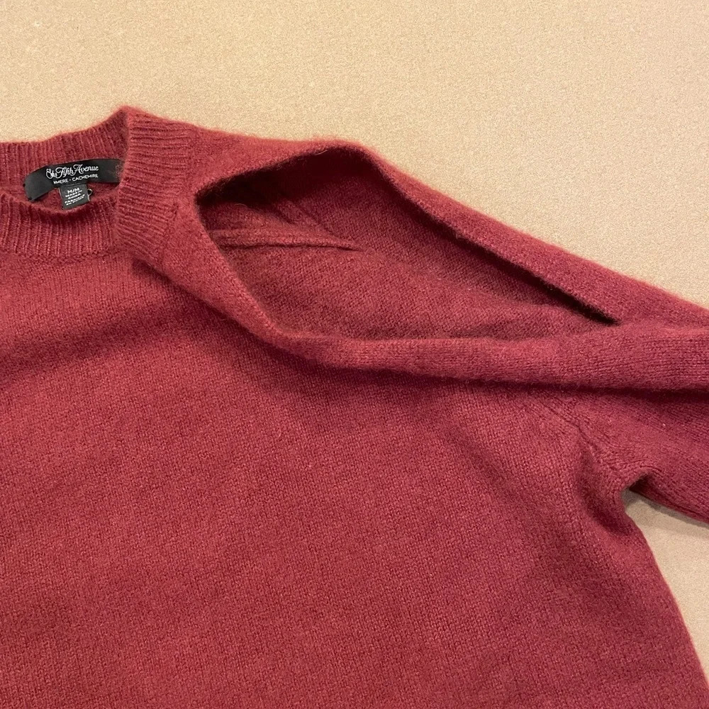 Saks Fifth Avenue Cold Shoulder Cashmere Sweater Size Medium - Picture 5 of 12